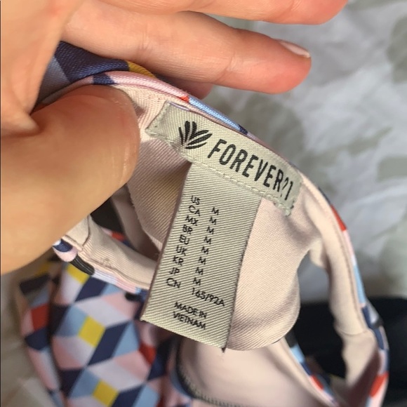 Geometric Pattern Sport Bra - Picture 4 of 4